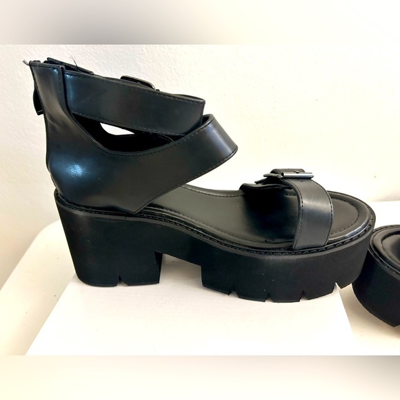 Buckle Flat-forms Wedge Sandals, Black Size 40(8) - Picture 7 of 8